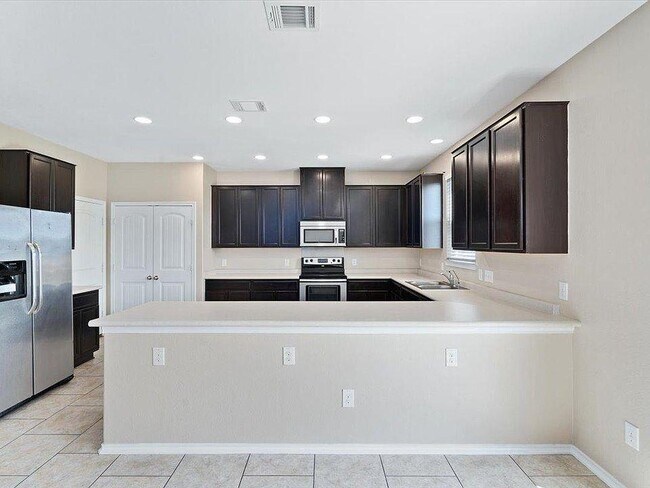 Building Photo - 904 Lonesome Lilly Way