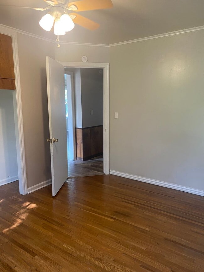 Building Photo - 2225 S Osage Ave