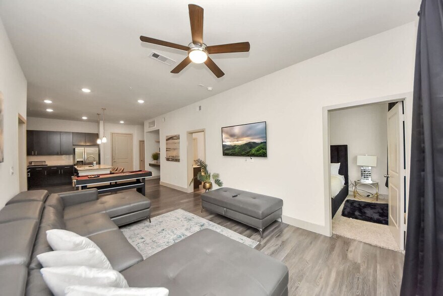 Building Photo - 8877 Frankway Dr