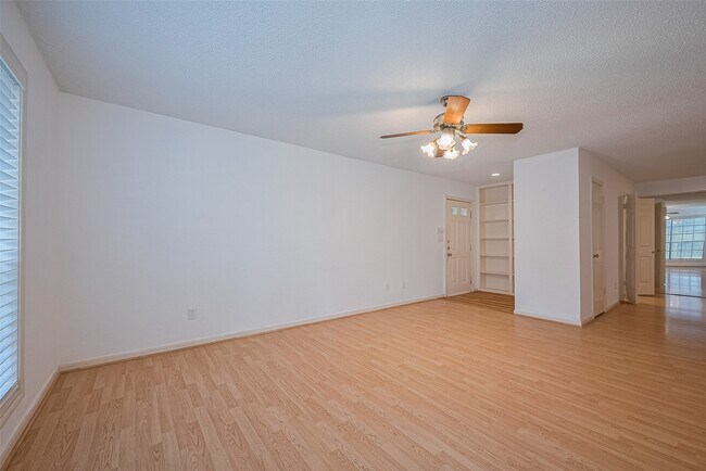 Building Photo - 1311 Antoine Dr