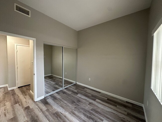 Building Photo - BEAUTIFUL 3BD/2BATH CONDO!