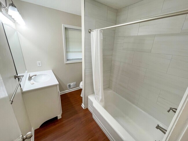 Building Photo - Renovated 3BR Ranch w/Basement