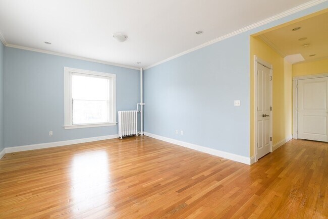 Building Photo - 57 Magazine St