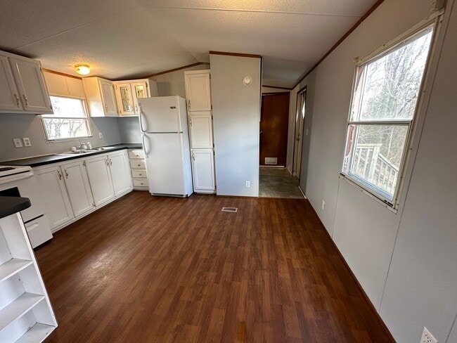 Building Photo - Spacious 3 bedroom, 2 bath singlewide in A...