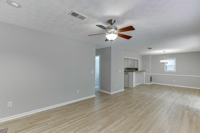 Building Photo - 1813 Rambling Woods Dr NW