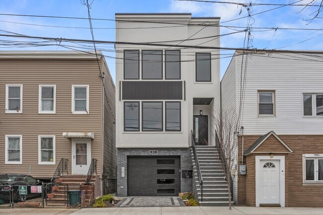 Building Photo - 43 Grace St