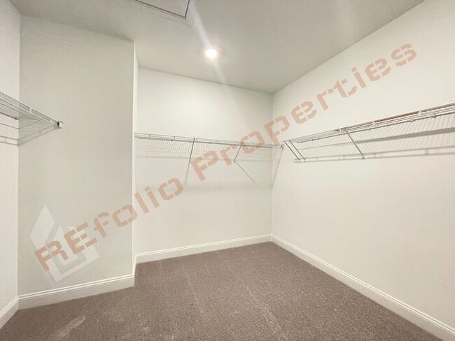 Building Photo - Beautiful Brand New 4 Bedroom, 3 Bathroom ...