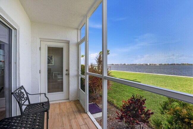 Building Photo - 1516 S Lakeside Dr