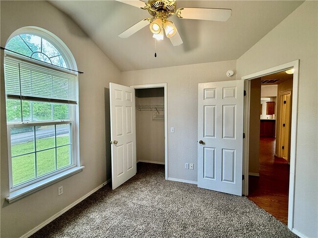 Building Photo - 15 Pennine Ln