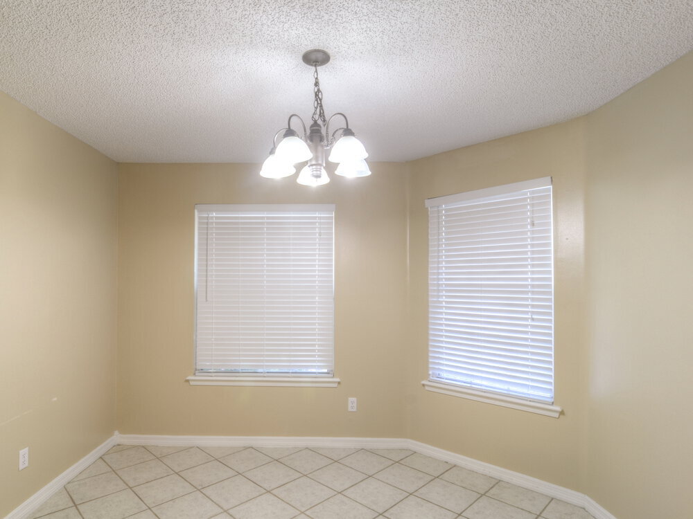 Building Photo - 1723 Ashwood Cir