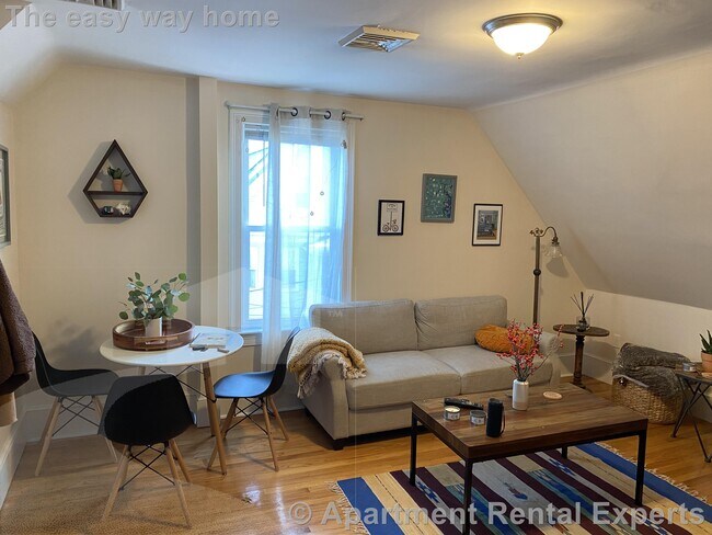 Building Photo - 15 Sargent Ave