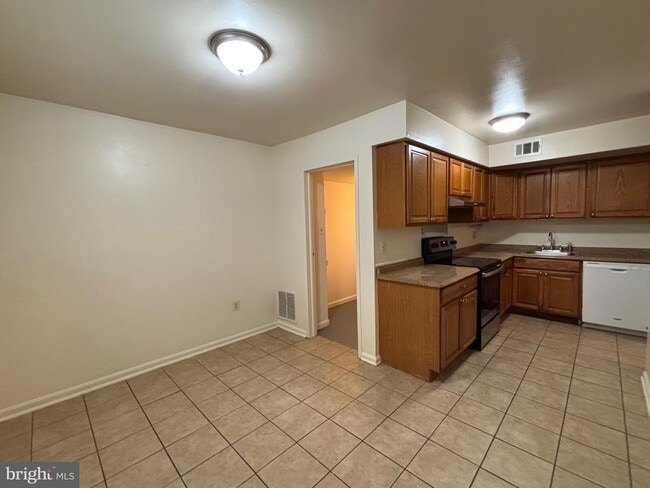 Building Photo - 4657 Logsdon Dr