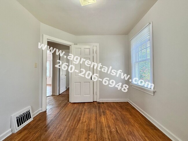 Building Photo - 2 Bedroom House- Section 8 OK!