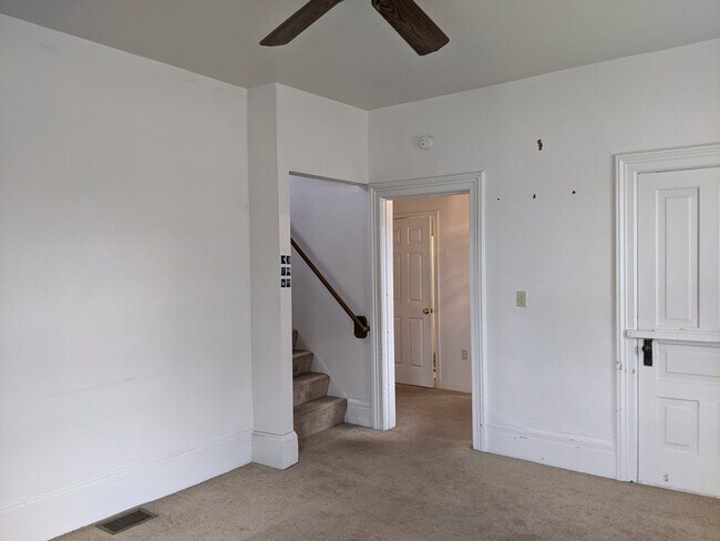 Building Photo - 501 W Forest Ave