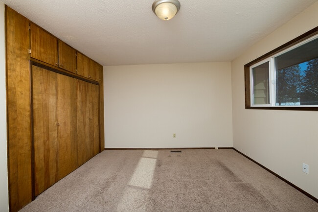 Building Photo - Modern Duplex for rent near Wandermere