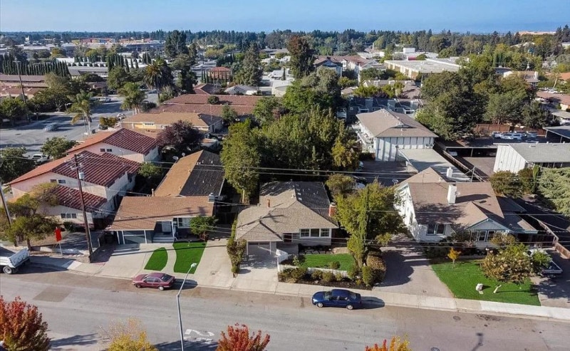 Building Photo - 2052 Colony St