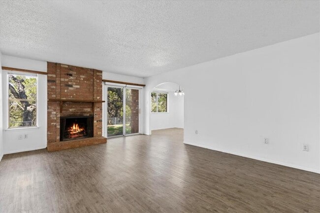 Building Photo - 6300 London Dr