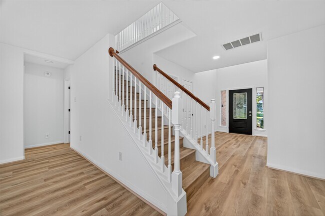 Building Photo - 17422 Bending Post Dr