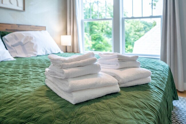 Building Photo - 2019 James St