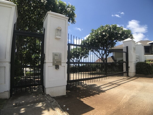 Building Photo - Kaimuki Wilhemina Rise gated home! Spectacular ocean views, garage parking.
