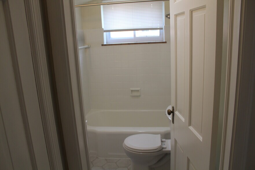 Building Photo - 1448 Elmwood Ave