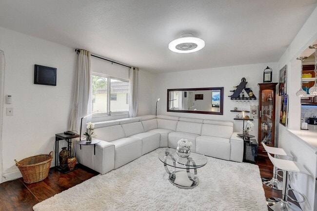 Building Photo - 123 Saxony Trail