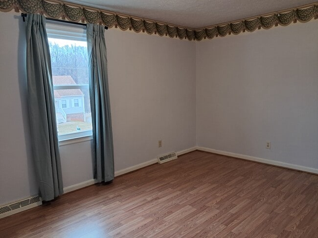 Building Photo - 114 Tomahawk Dr