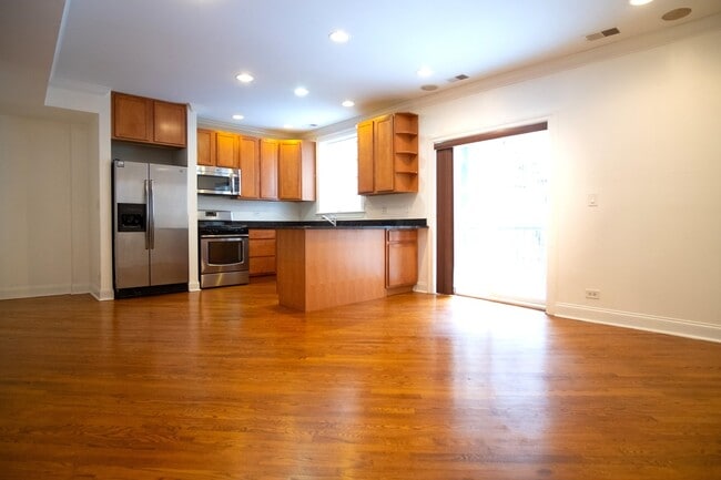 Building Photo - 2319 W Rosemont Ave