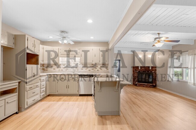 Building Photo - 913 N Wilbur Ln