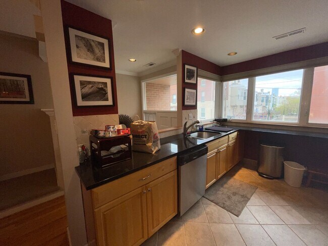 Building Photo - 3-bed, 2-bath GIANT townhouse + GARAGE, BA...