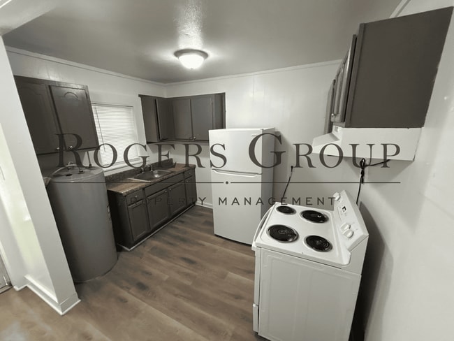 Building Photo - 803 Roberson St