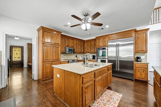 Building Photo - 211 Moore Ln