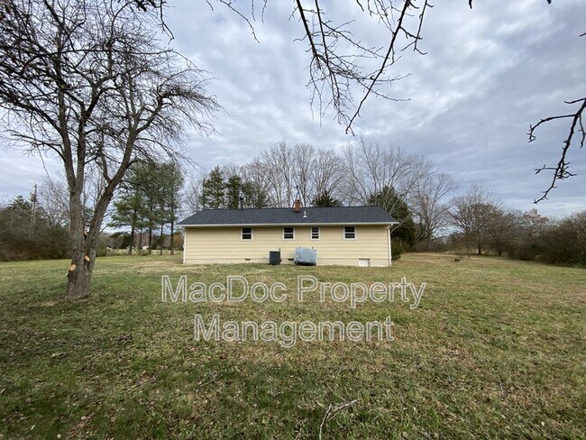 Building Photo - 10514 Robert E. Lee Drive