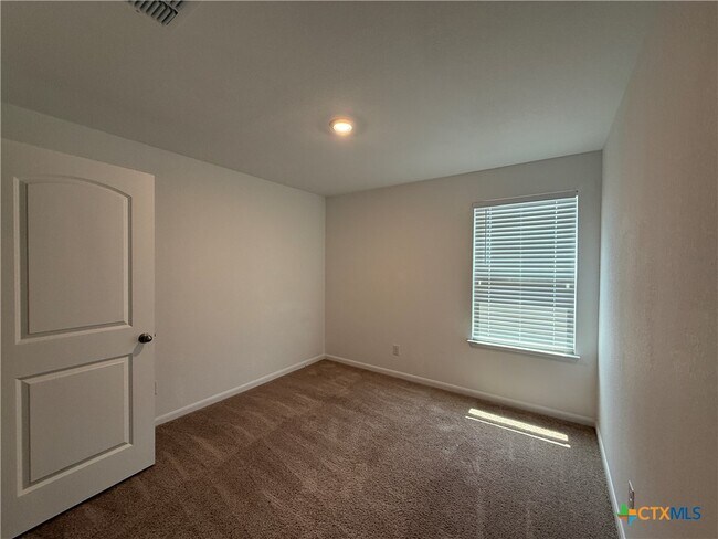 Building Photo - 761 Greenway Trl
