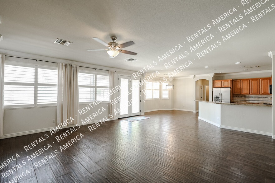 Building Photo - 3920 E Remington Dr