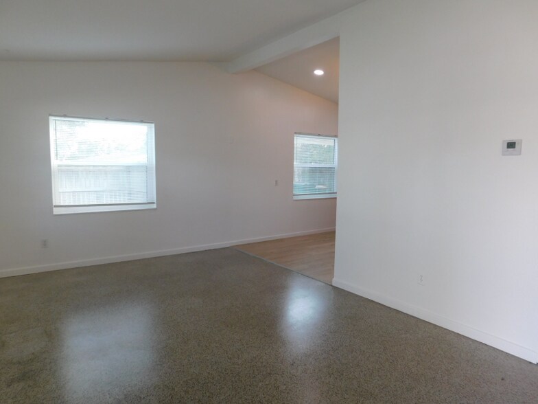 Building Photo - 1811 Highland Ave