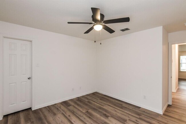 Building Photo - 2605 Cascade Cove Dr