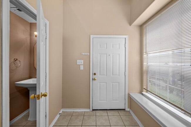 Building Photo - 14323 Mirkwood Ln