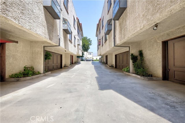 Building Photo - 1290 Elm Ave