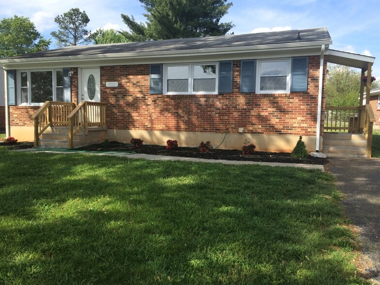 Building Photo - 701 Moran Ave