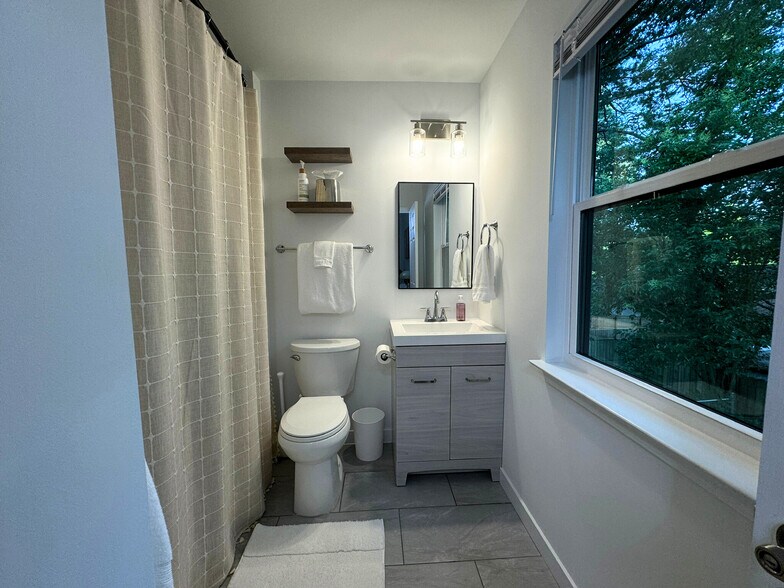 Building Photo - 606 Price Ave