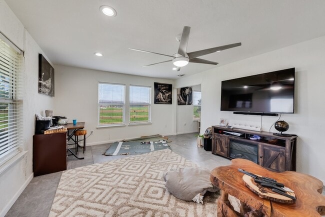 Building Photo - 354 N Farm To Market 1138