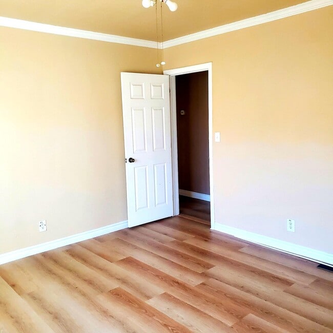 Building Photo - 6603 Crossway Dr