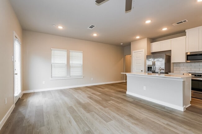 Building Photo - 18342 W Centro Cir