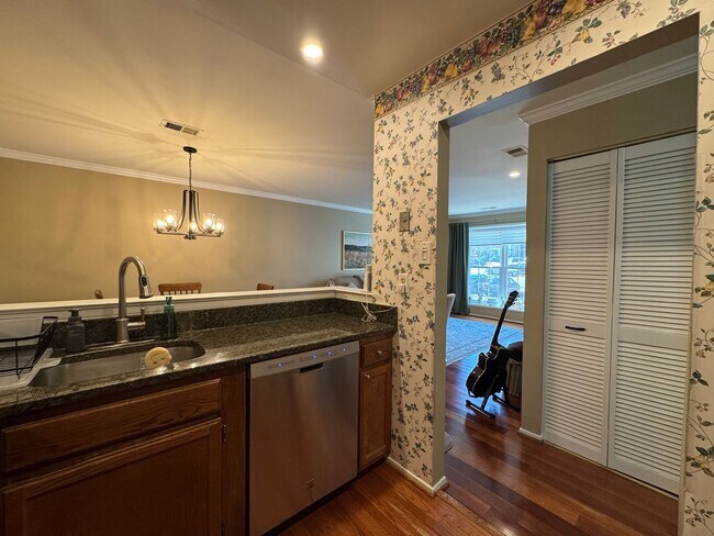 Building Photo - Bright And Spacious 2 Bed 2 Bath Condo In Ramblewood At Daventry