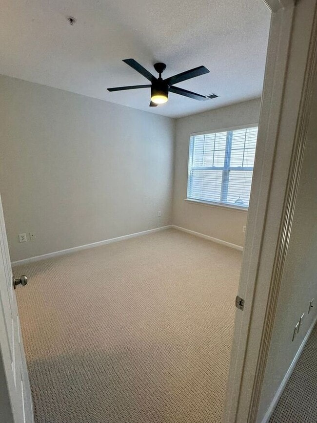 Building Photo - 12945 Centre Park Cir