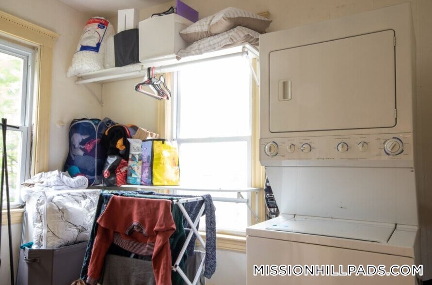 Building Photo - 142 Calumet St