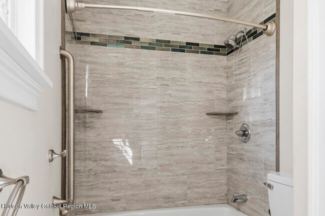 Building Photo - 51 Gifford Ave