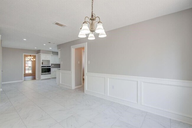 Building Photo - 11918 Glenway Dr
