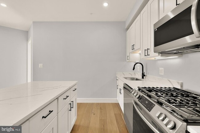 Building Photo - 3215 Mt Pleasant St NW